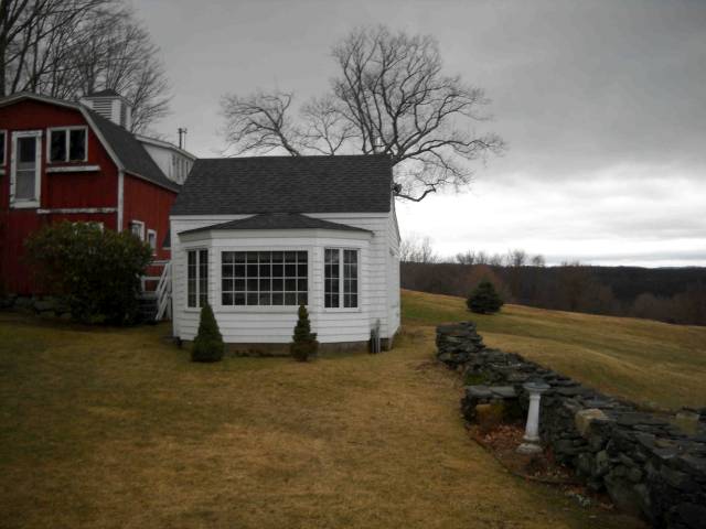 Building photograph for 272 PUMPKIN HILL RD
